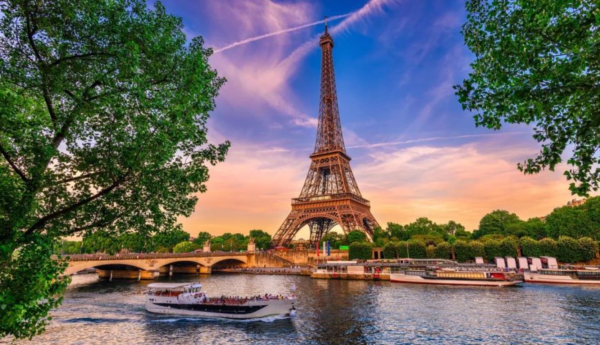 Tour Tips for Romantic Honeymoon in Paris 2023